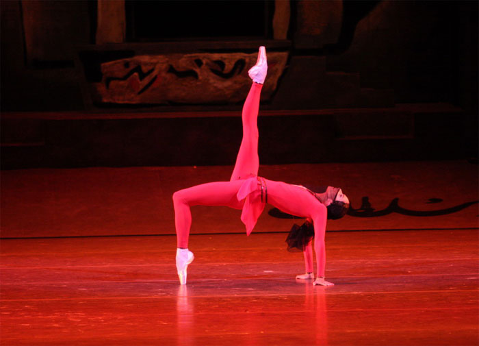 Maria Allash as Queen Mekhmene Banu. <br/>Photo by Elena Fetisova.