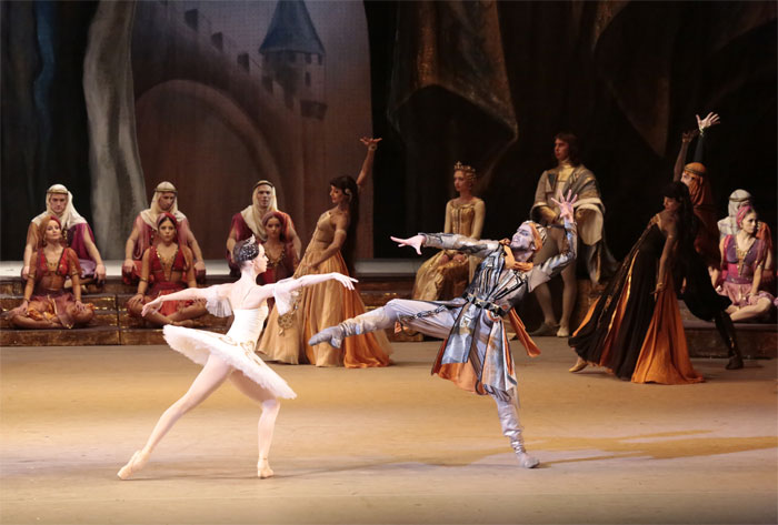 Anna Nikulina as Raymonda. Mikhail Lobukhin as Abderakhman. Photo by Damir Yusupov.