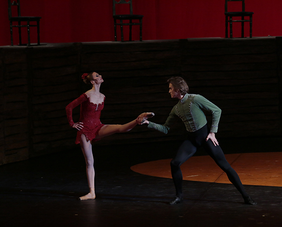 Svetlana Zakharova as Carmen. Denis Rodkin as Jose. Photo by Damir Yusupov.