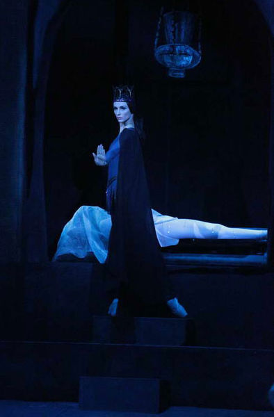 Svetlana Zakharova as Queen Mekhmene Banu. <br/> Photo by Mikhail Logvinov.