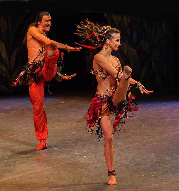 La Bayadere. Dance with drum. With Vitaly Biktimirov. Photo from the artist's archive.