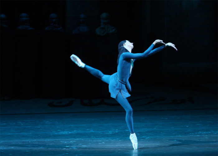 Maria Allash as Queen Mekhmene Banu. <br/> Photo by Elena Fetisova.