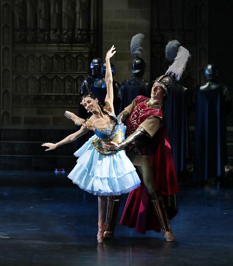 Irina Perren as Esmeralda. <br/>Marat Shemiunov as Rhoebus. <br/>Photo by Marina Mikhailova.