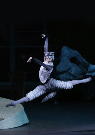 As Kitty in Moidodyr. Photo by Damir Yusupov.