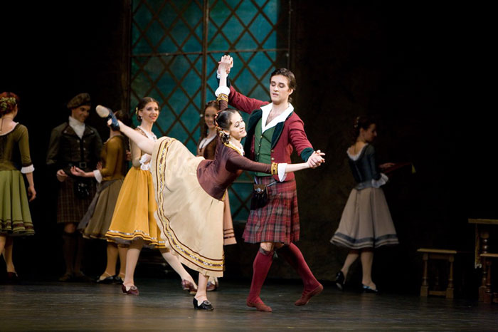 Anastasia Meskova as Effie. Ruslan Skvortsov as James. Photo by Damir Yusupov.