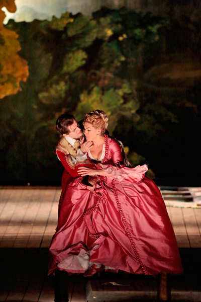 Alexei Neklyudov as Ferrando.<br/>Ekaterina Morozova as Fiordiligi.<br/> Photo by Damir Yusupov.