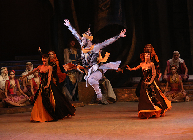 Ivan Vasiliev as Abderakhman. Photo by Elena Fetisova.