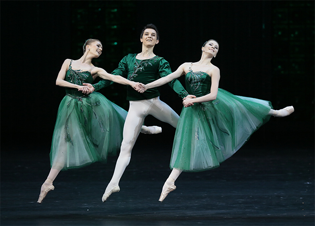 Emeralds. With Yanina Parienko and Xenia Zhiganshina. Photo by Damir Yusupov.