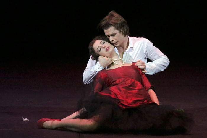 Vera Borisenkova as Gertrude. Artem Ovcharenko as Hamlet. <br/>Photo by Damir Yusupov.