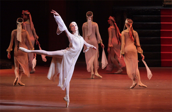 As Anastasia in Ivan the Terrible. Photo by Damir Yusupov.