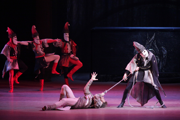 A scene from the performance. Photo by Damir Yusupov.