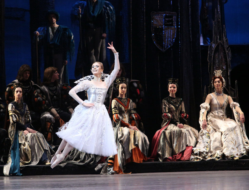 Yanina Parienko as Polish Bride. Photo by Elena Fetisova.