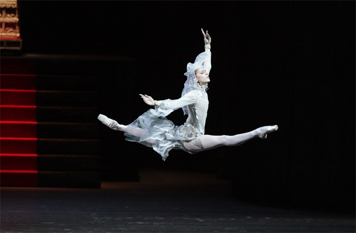 As Anastasia in Ivan the Terrible. Photo by Damir Yusupov.