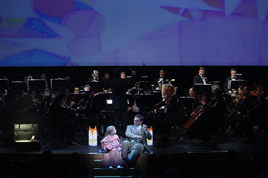 <em>The Guide to the Orchestra. </em> <br/> Elizaveta Bugulova as Anya. Alexander Arsentyev as Father. <br/>Photo by Elena Fetisova.