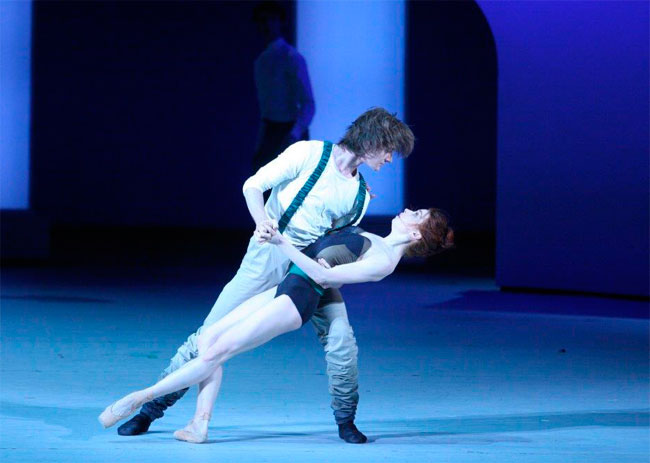 Ekaterina Krysanova as Katharina. Vladislav Lantratov as Petruchio. Photo by Elena Fetisova.