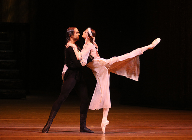 Svetlana Zakharova as Anastasia. Mikhail Lobukhin as Ivan IV. Photo by Elena Fetisova.