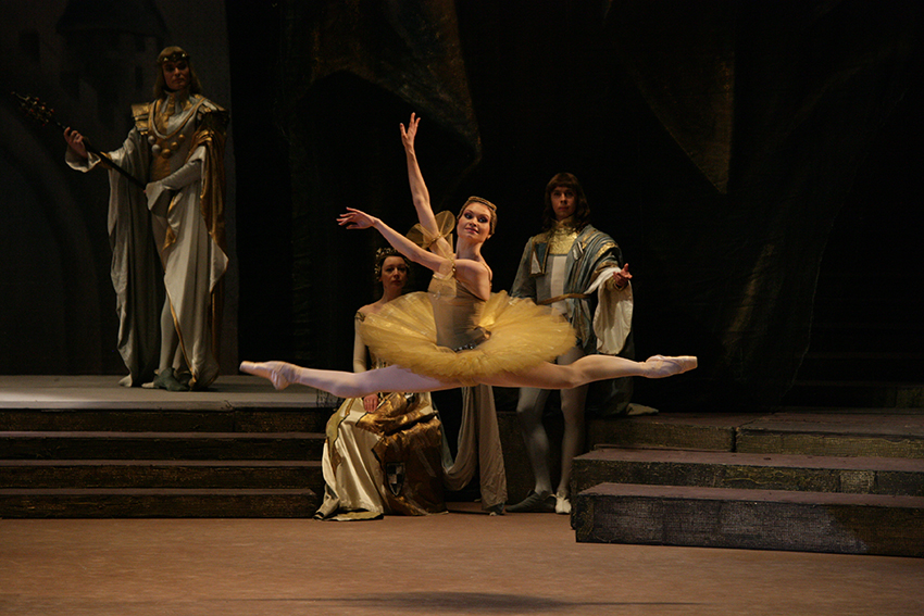 As Clemance in Raimonda. Photo by Damir Yusupov.