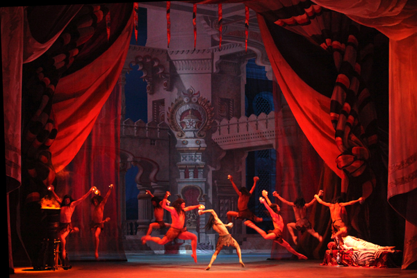 A scene from the performance. Photo by Damir Yusupov.