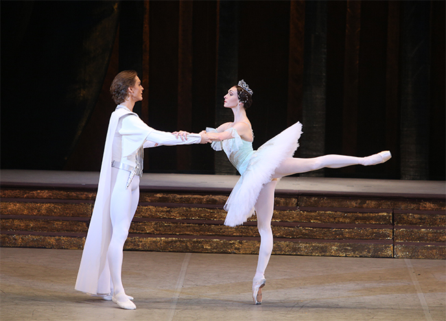 Olga Smirnova as Raymonda. Denis Rodkin as Jean de Brienne.<br/>Photo by Elena Fetisova.