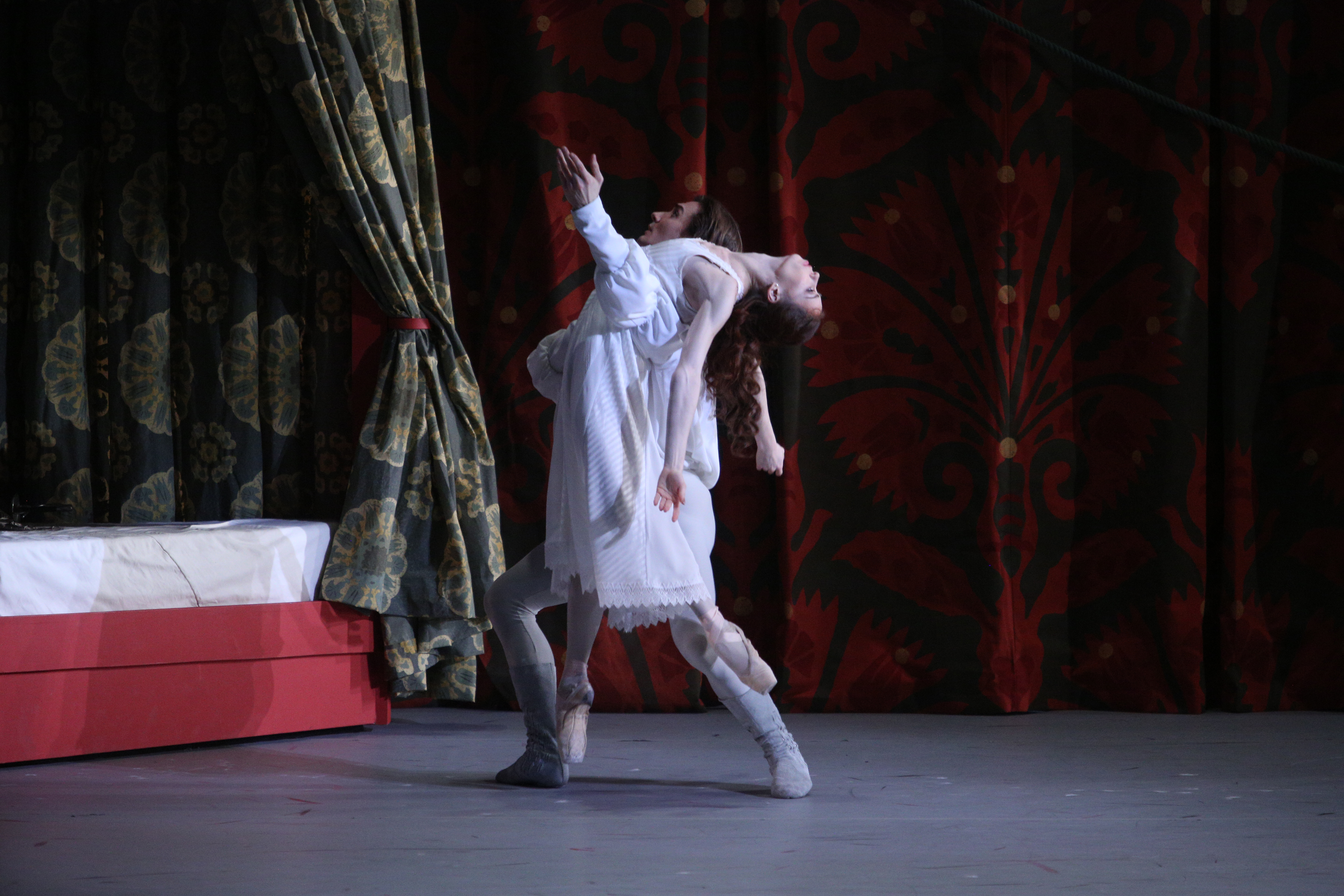 Ekaterina Krysanova as Juliet, Vladislav Lantratov as Romeo. Photo by Elena Fetisova.