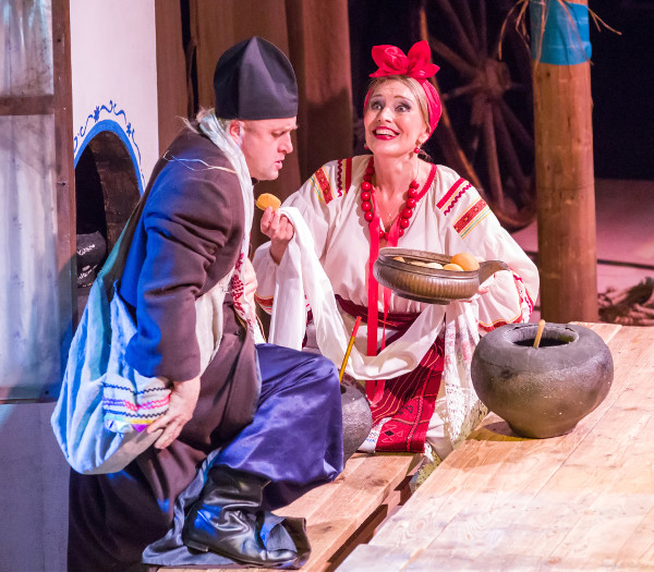 Borislav Molchanov as Afanasy Ivanovich, Olga Berezanskaya as Khivrya. <br />  Photo by Vladimir Mayorov