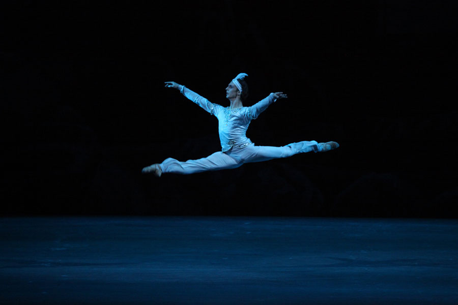 Semyon Chudin as Solor. Photo by Damir Yusupov.