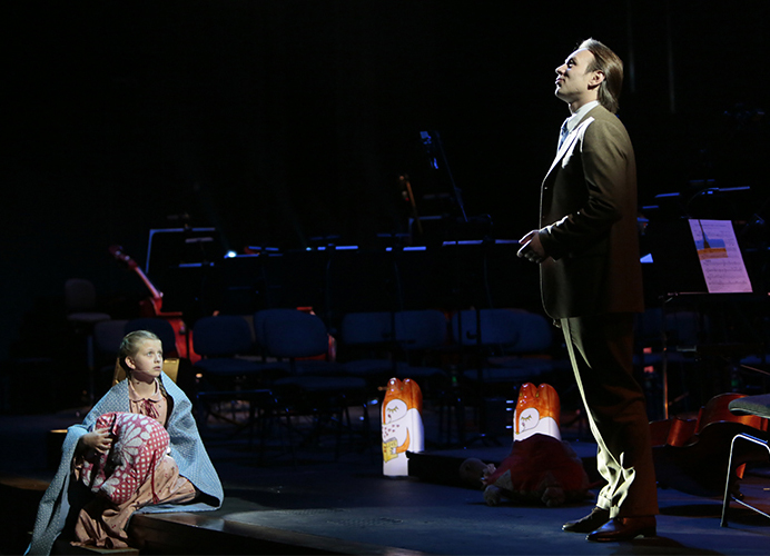 <em>The Guide to the Orchestra.</em> <br/>Xenia Eluferieva as Anya. Andrei Valz as Father. <br/>Photo by Damir Yusupov.