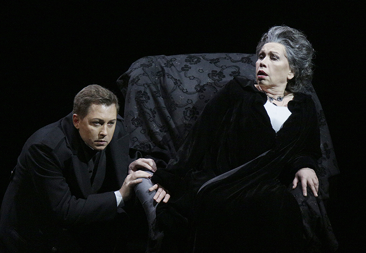 Eduard Martynyuk as Herman. <br/> Larisa Diadkova as The Countess. <br/> Photo by Damir Yusupov.