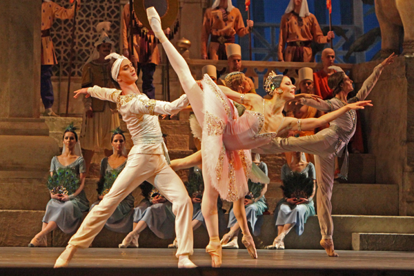 Vladislav Lantratov as Solor. Maria Alexandrova as Gamzatti. Photo by Damir Yusupov.