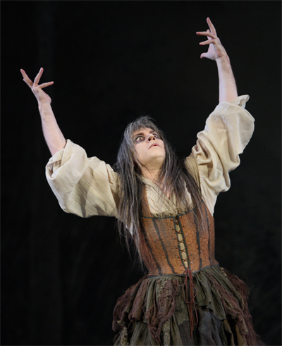 Gennadi Yanin as Madge. Photo by Elena Fetisova.