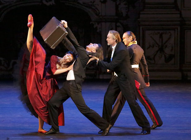 Kristina Karasyova as Gertrude.Vladislav Lantratov as Hamlet.<br/> Alexei Loparevich as Denmark’s King. Mikhail Lobukhin as Claudius.<br/> Photo by Damir Yusupov.