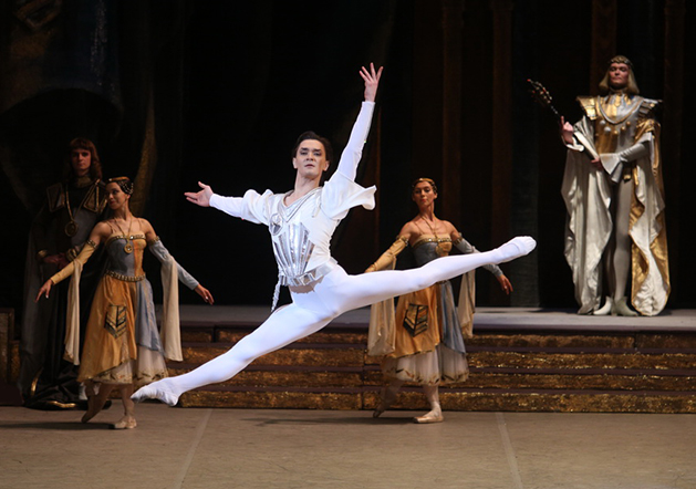 As Jean de Brienne in Raymonda. Photo by Elena Fetisova.