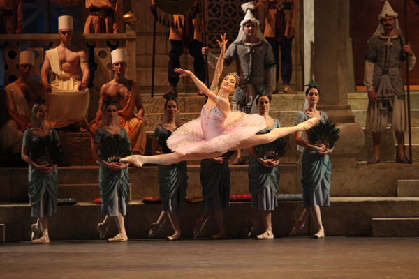 Ekaterina Shipulina as Gamzatti. Photo by Damir Yusupov.