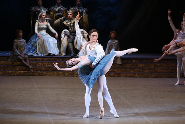 Olga Smirnova as Raymonda. Denis Rodkin as Jean de Brienne. Photo by Elena Fetisova.