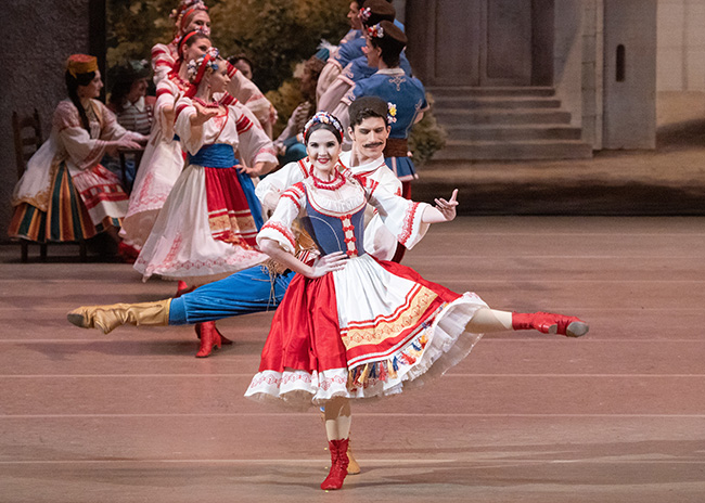 In Coppelia. Czardas. Opposite Anton Savichev. Photo by Mikhail Logvinov.