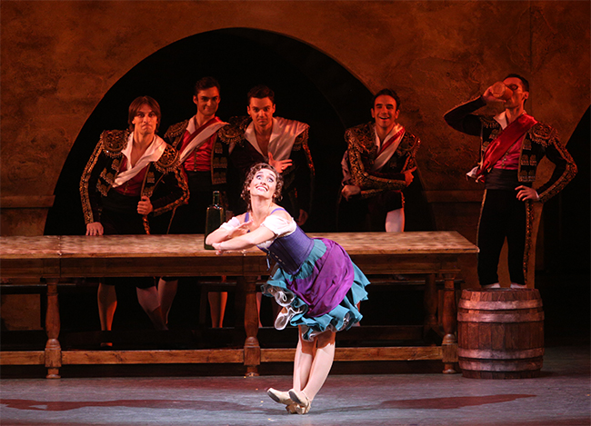 In Don Quixote. Jig. Photo by Elena Fetisova.