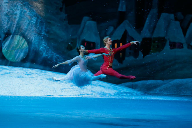 Daria Khokhlova as Marie. Artemy Belyakov as Nutcracker-Prince.<br/> Photo by Damir Yusupov.