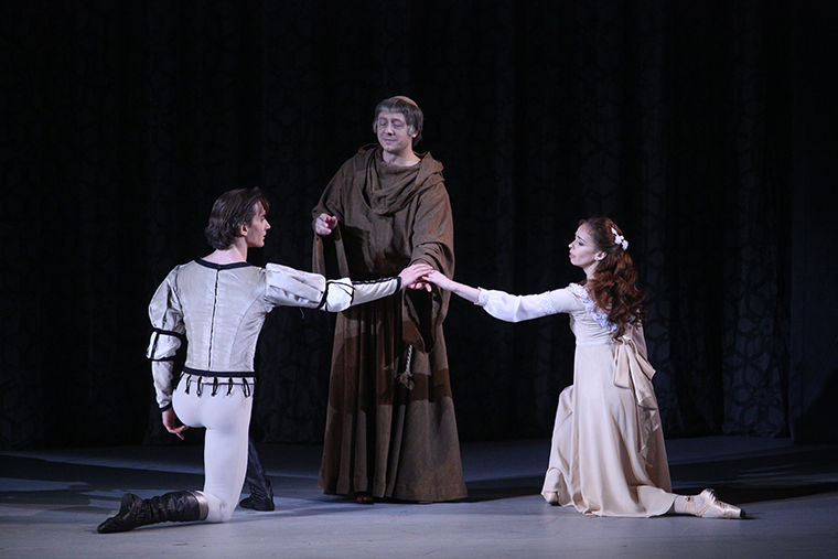 Ekaterina Krysanova as Juliet, Vladislav Lantratov as Romeo, Egor Simachev as Laurence.<br>Photo by Elena Fetisova.