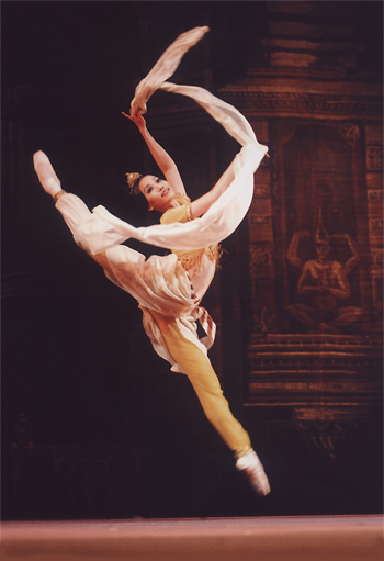 Dancing Gumpe in La Bayadere.Photo by Nadezhda Bausova.