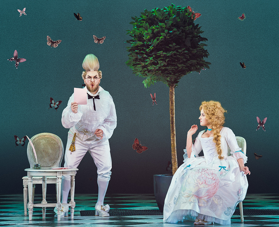 Boris Zhukov as Bartolo. <br/> Antonina Vesenina as Rosina. <br/>Photo by Yuri Bogomaz.