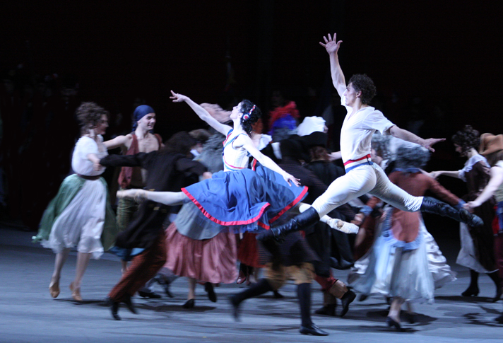 Natalia Osipova as Jeanne. Ivan Vasiliev as Philippe.<br/>Photo by Elena Fetisova.