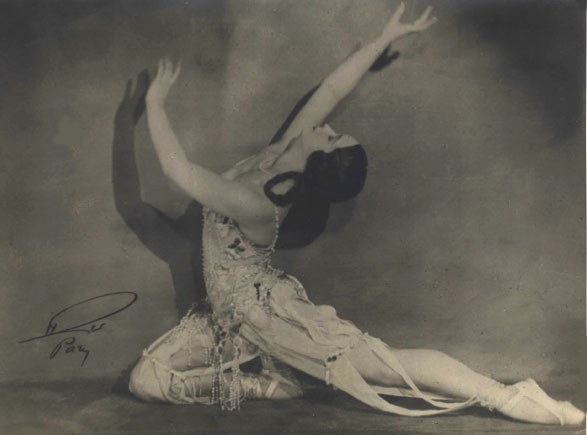 As Nikia in La Bayadere.Photo from the Bolshoi Theatre museum.