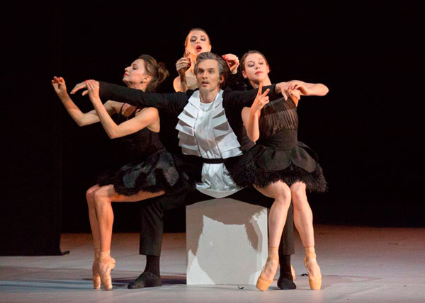 A scene from the performance. Artemy Belyakov as Baptista.<br/>Anna Tikhomirova as the Housekeeper. <br/>Daria Bochkova and Daria Khokhlova as Maidservants. Photo by Mikhail Logvinov.