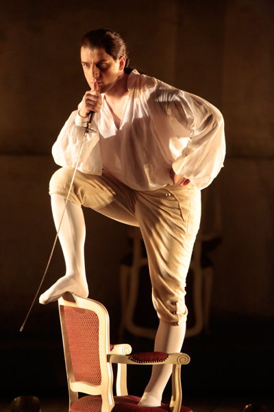 Andrei Jilihovschi as Guglielmo.<br/>Photo by Damir Yusupov.