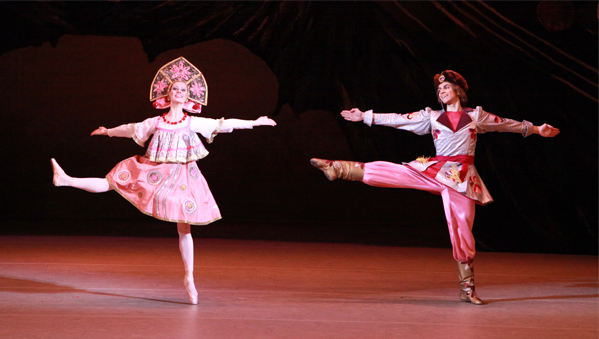 Anastasia Gubanova &amp; Igor Tsvirko <br/> as Russian Dolls.<br/> Photo by Damir Yusupov.