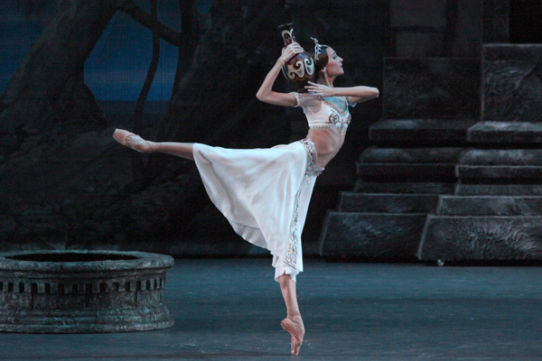 Svetlana Zakharova as Nikia. Photo by Damir Yusupov.