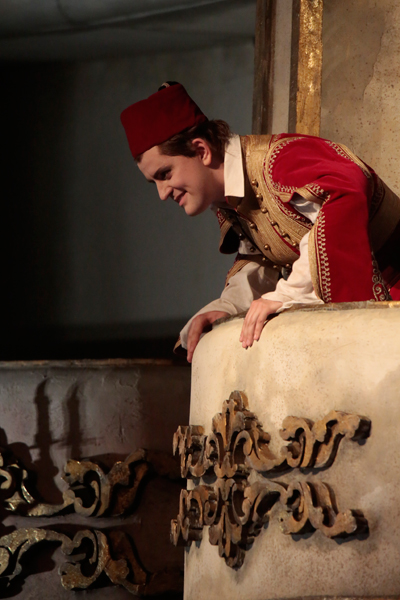 Alexei Neklyudov as Ferrando.<br/> Photo by Damir Yusupov.