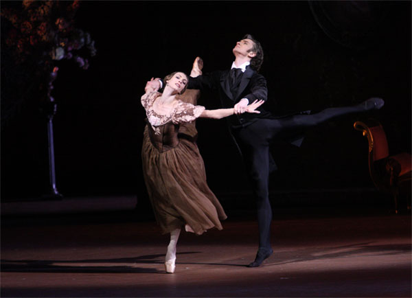 Vladislav Lantratov as Onegin.<br/> Olga Smirnova as Tatiana.<br/> Photo by Elena Fetisova.