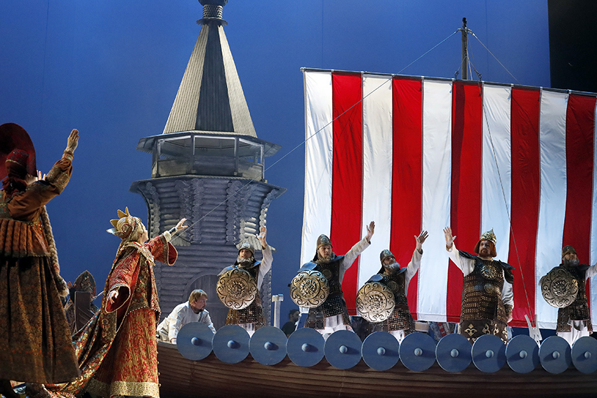 Maria Lobanova as Tsaritsa Militrisa. Alexander Markeev as Tsar Saltan.<br/>  Photo by Damir Yusupov.  