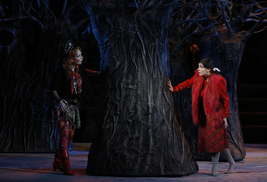 Anna Bondarevskaya as Little Robber Girl. <br/>Tamuna Gochashvili as Gerda. <br/> Photo by Damir Yusupov.